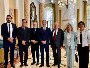 Avec Bruno Foucher, Jean-Louis Mainguy, Denise Revers-Haddad et Désirée Khalife Joseph, à Residence Des Pins Beyrouth.