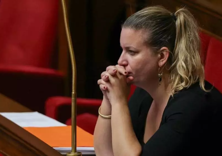 «C’est la première fois dans toute l’histoire de la Ve République qu’une présidente d'un groupe d’opposition à l’Assemblée nationale est convoquée pour un motif aussi grave», a assuré Mathilde Panot, cheffe de file des députés insoumis, réagissant à sa convocation pour apologie du terrorisme par la Police nationale. 