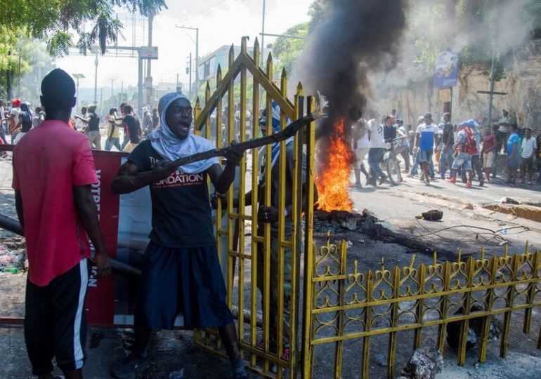 En Haïti le naufrage se poursuit, immersion dans la communauté française