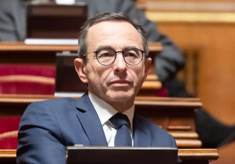 "1, nous refuserons toute augmentation des prélèvements obligatoires. 2, nous refuserons la désindexation des retraites. 3, les dépenses de santé ne doivent pas constituer la variable d'ajustement des errances gouvernementales", a déclaré Bruno Retailleau, chef du groupe des sénateurs LR au Sénat (majorité sénatoriale), ce mercredi.