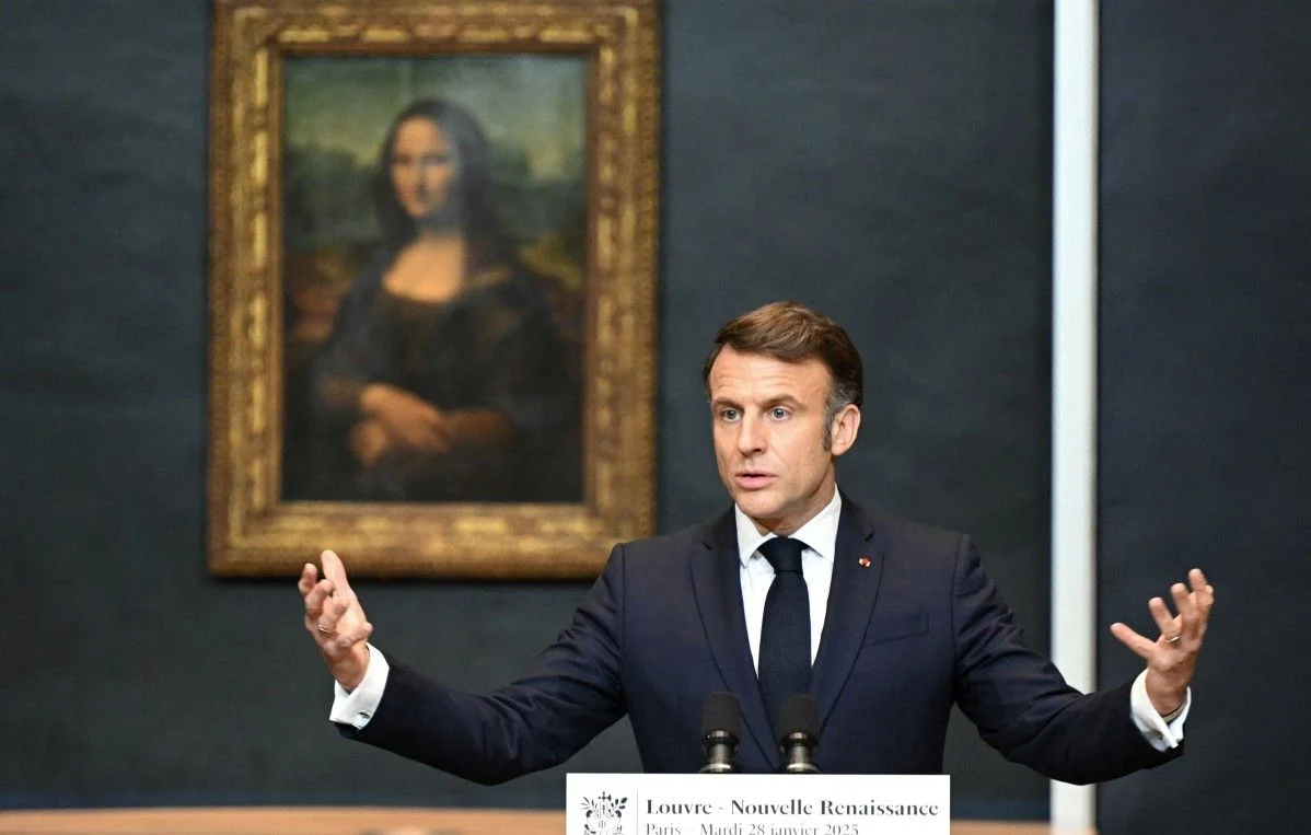 « Un Louvre restauré et agrandi ». Le président Macron annonce qu’une « nouvelle grande entrée » verra le jour au niveau de la Colonnade de Perrault. Un projet pour « rééquilibrer la manière de visiter le Louvre » et redonner le musée « aux Parisiens dans son accès ».