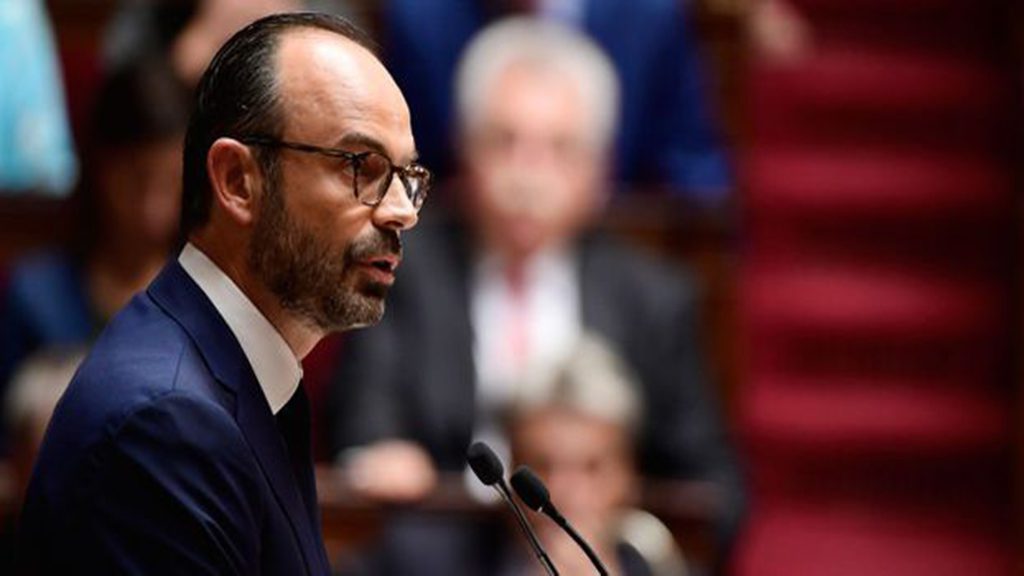 « Je n’ai pas le sentiment que notre démocratie puisse se payer le luxe d’un tel spectacle… » – Edouard Philippe justifiant l&rsquo;utilisation du 49.3