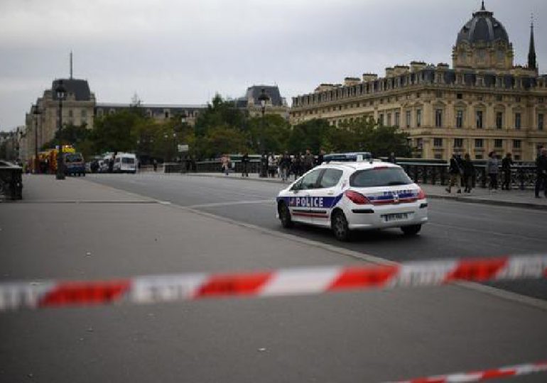 Attaque au couteau à Paris - Vidéo