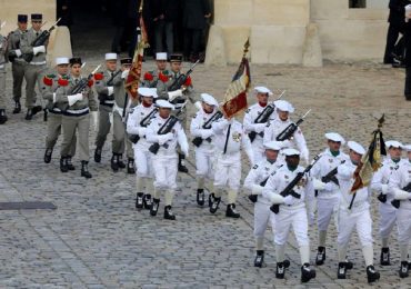 Hommage aux Invalides pour les 13 militaires morts au Mali - la vidéo avec Le Figaro