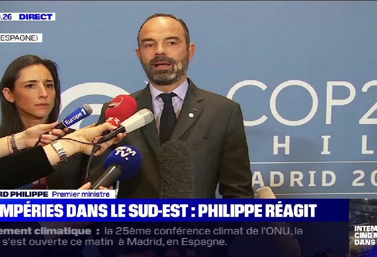 "Tous ceux qui ignorent ces signes - en disant qu'il n'y aurait pas de sujet, que le phénomène serait naturel, qu'il n'y aurait rien à faire parce que les plus puissants ou les plus émetteurs de gaz à effet de serre auraient décidé de ne pas bouger - je pense qu'ils commettent une erreur profonde et qu'ils ne rendent pas service ni à eux-mêmes ni à l'humanité dans son ensemble"