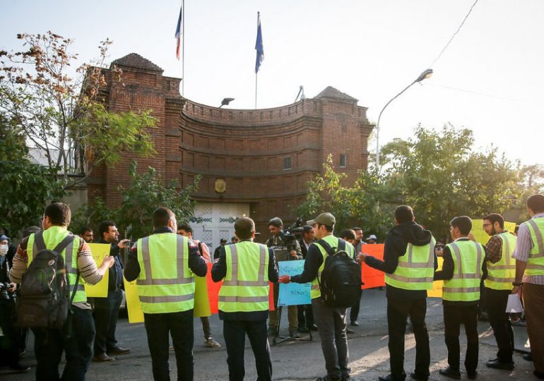 En Iran, les Français appelés à la prudence.