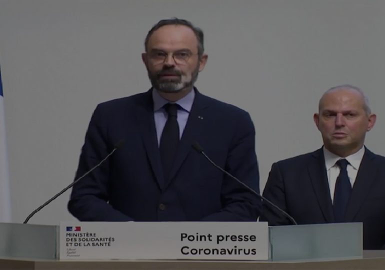 "Grâce à la mobilisation de tous, le virus recule. Néanmoins, le déconfinement progressif ne doit pas nous inciter à relâcher notre vigilance. En respectant les gestes barrière, vous vous protégez et vous protégez les autres", rappelle le message publié sur Twitter par le compte officiel du gouvernement et retweeté par le Premier ministre Edouard Philippe.