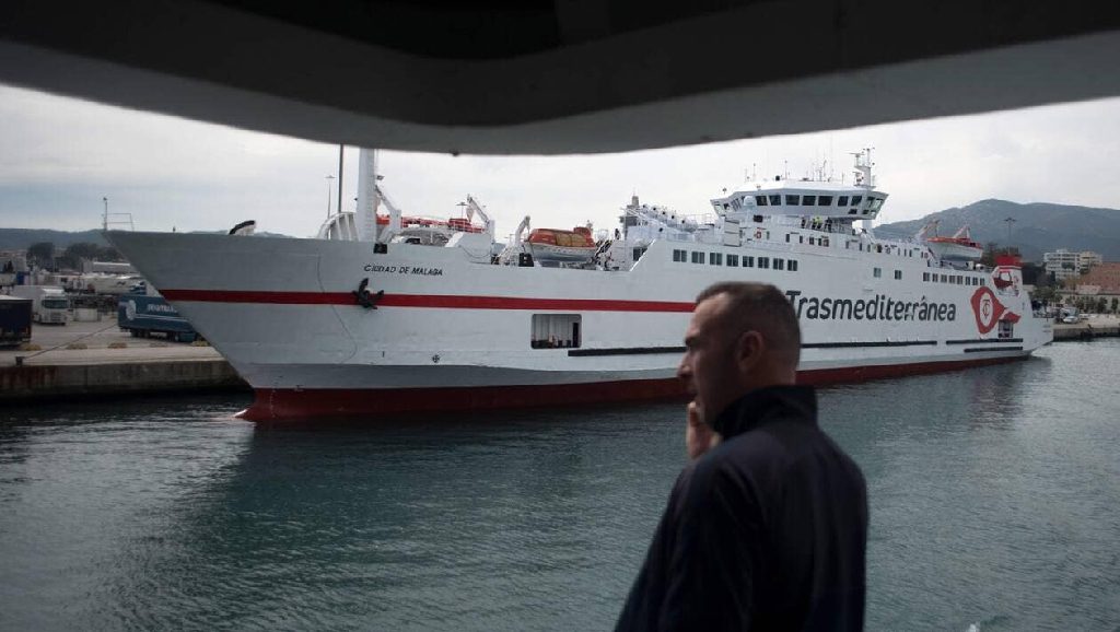 Maroc-France : Plus de liaisons maritimes et aériennes – la situation des expatriés et touristes français