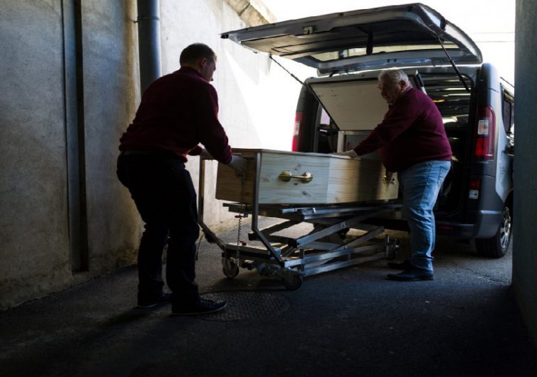 France : une morgue provisoire dans le marché international de Rungis