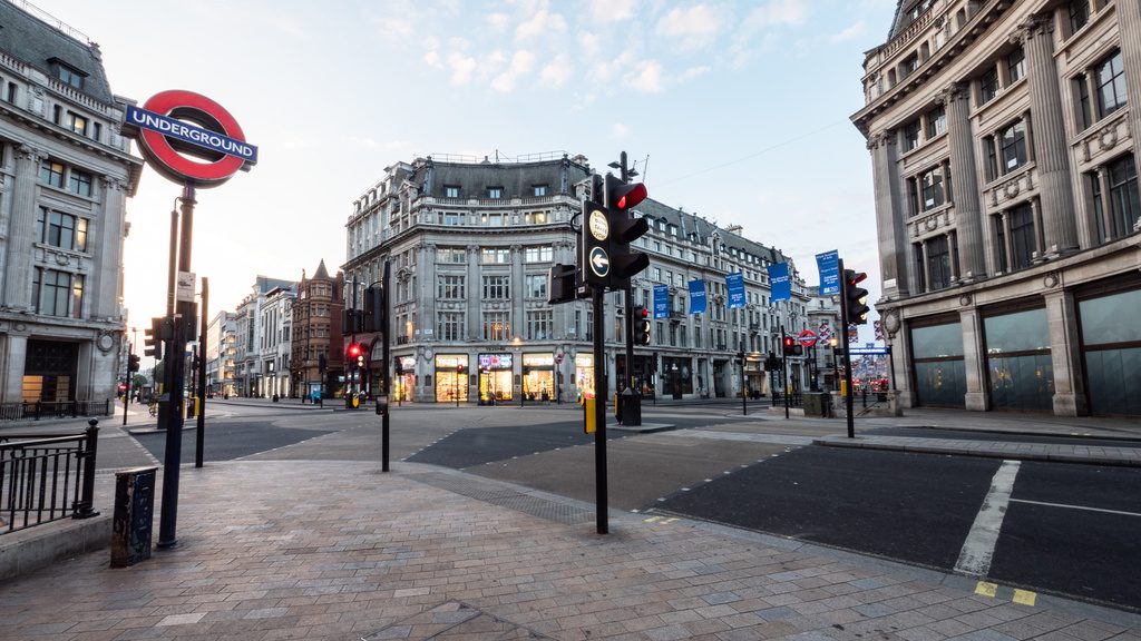 Hospitalisation du Premier Ministre, télétravail et écoles fermées, les Français de Londres racontent