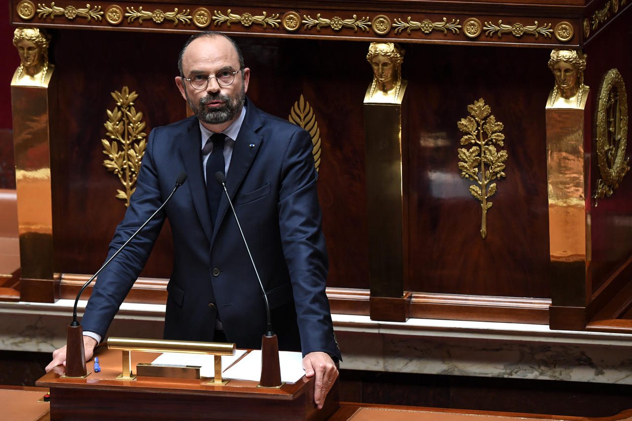 « Tel savant nous dit, affirmatif et catégorique, qu’il ne peut pas y avoir de deuxième vague et que le virus s’éteindra avec l’été, tel autre, tout aussi savant et respecté, nous dit l’inverse. L’Histoire nous dira qui avait raison. Mais je crains que nous n’ayons pas le temps d’attendre que l’Histoire se fasse juge »