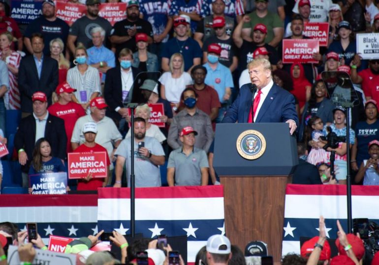 "Alors j'ai dit à mon équipe 'Ralentissez le dépistage'. Ils font des tests, et des tests..." Donald Trump lors de son premier meeting de campagne post Covid-19