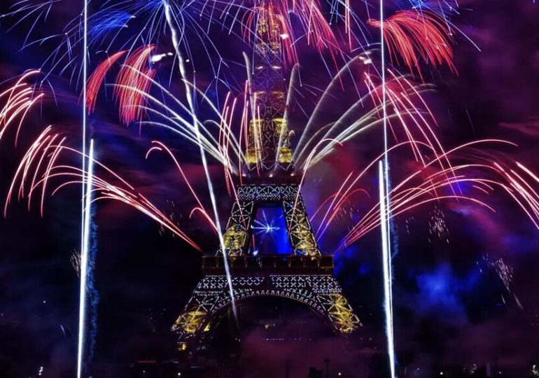 Le Feux d'artifice du 14 juillet 2020 à  Paris - Podcast Video