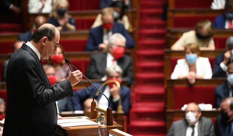 "Notre industrie s'est affaiblie. (...) Nous sommes aujourd'hui trop dépendants de nos partenaires extérieurs, et insuffisamment présents sur certains secteurs stratégiques", a expliqué le Premier ministre, Jean Castex,  lors de son discours de politique général