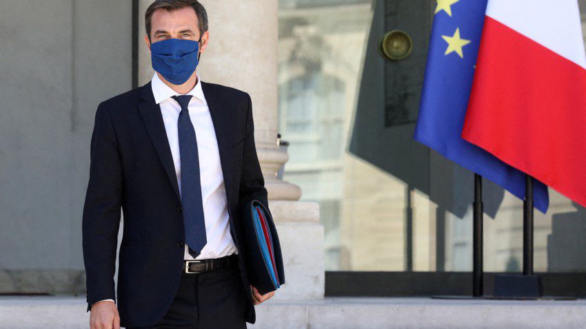 « nous devons veiller à définir et mettre en place toutes les règles nécessaires pour que la rentrée puisse se dérouler dans les meilleures conditions. Cette lisibilité est nécessaire à la relance », a justifié dans le JDD le ministre de la Santé Olivier Véran, qui juge la rentrée « à risque ».