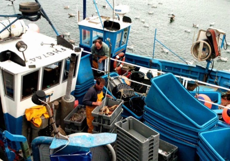 Brexit : pas d’accord commercial sans compromis sur la pêche, avertit Barnier