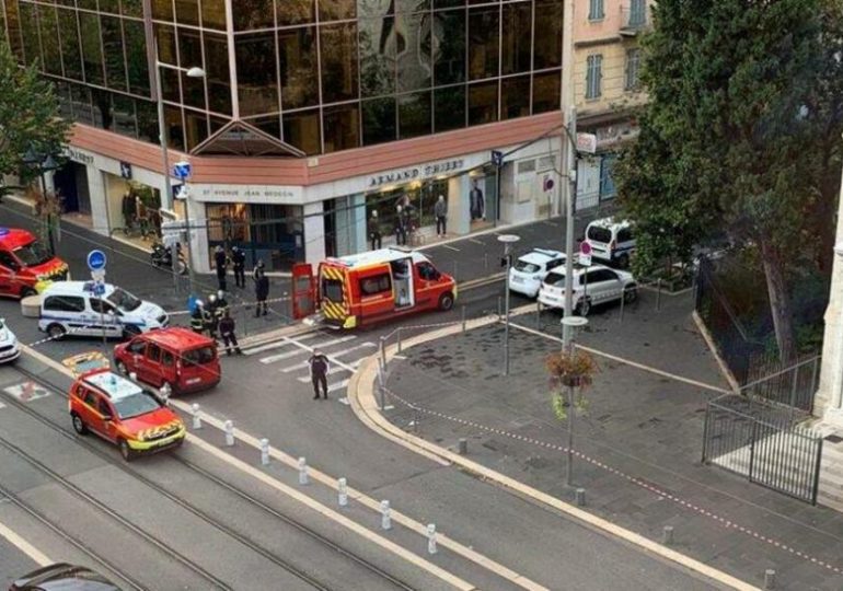 Attaques au couteau à Nice et à Avignon