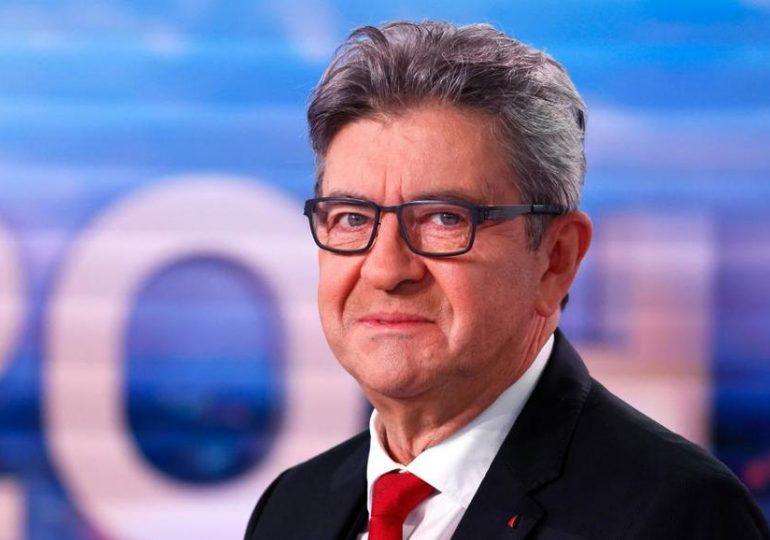 Mélenchon relance l'impôt au passeport