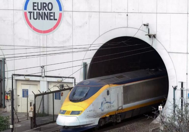 De part et d’autre de la Manche, pas de lumière au bout du tunnel