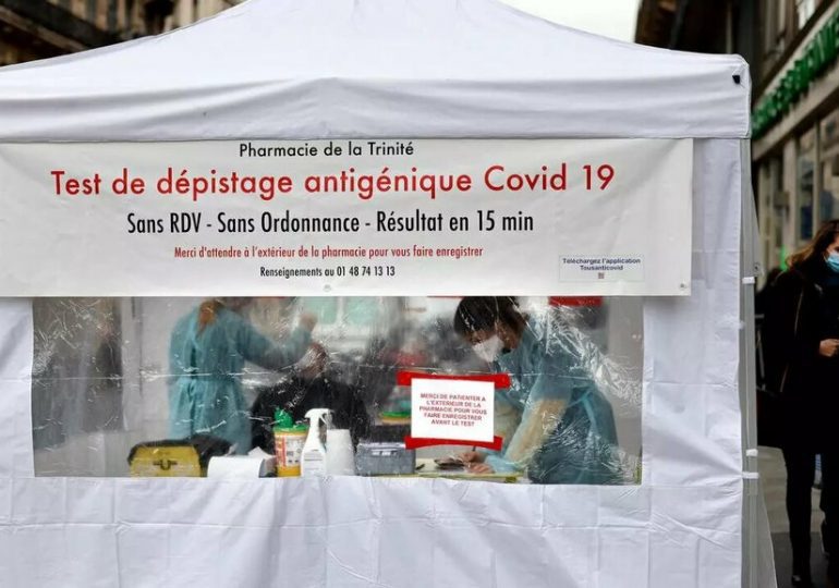 Covid-19 : la France teste massivement, les États-Unis lancent leur campagne de vaccination