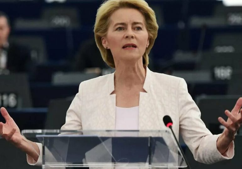 Ursula von der Leyen exprime ses « regrets » devant le Parlement européen