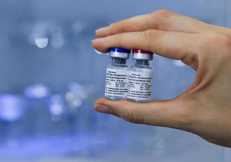 L’OMS à l’Institut de virologie de Wuhan, l’UE envisage les vaccins russe et chinois