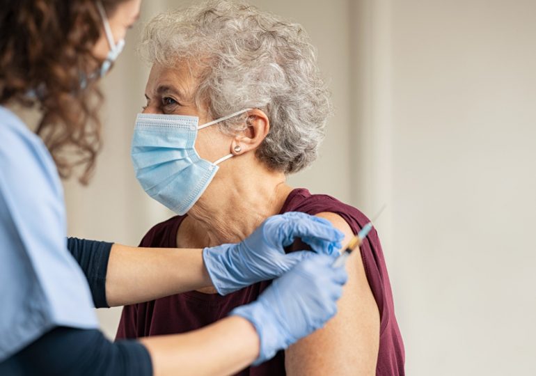 Voyage et passe sanitaire en France pour les plus de 65 ans