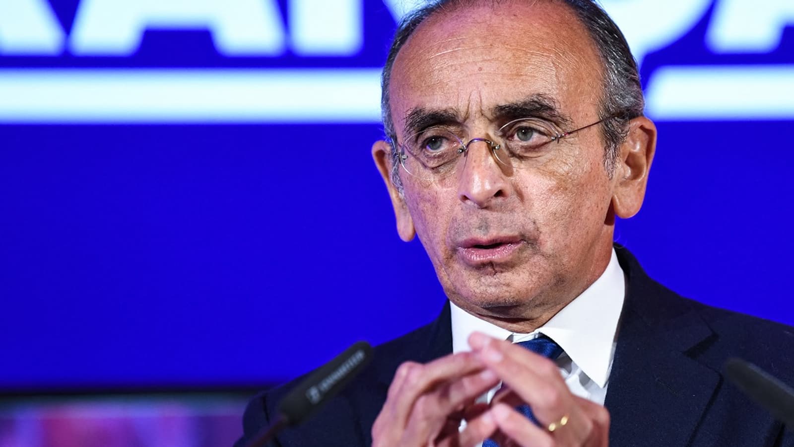 « Le président s’en moque, le Premier ministre s’en moque, le RN et LR s’en moquent, tout le monde ne parle que de lutter contre l’immigration illégale (…) Moi je veux arrêter l’immigration légale » – Eric Zemmour ce dimanche 21 janvier 2024 sur BFMTV.