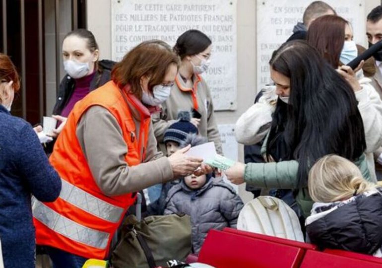 France : "deux poids, deux mesures" dans l'accueil des réfugiés