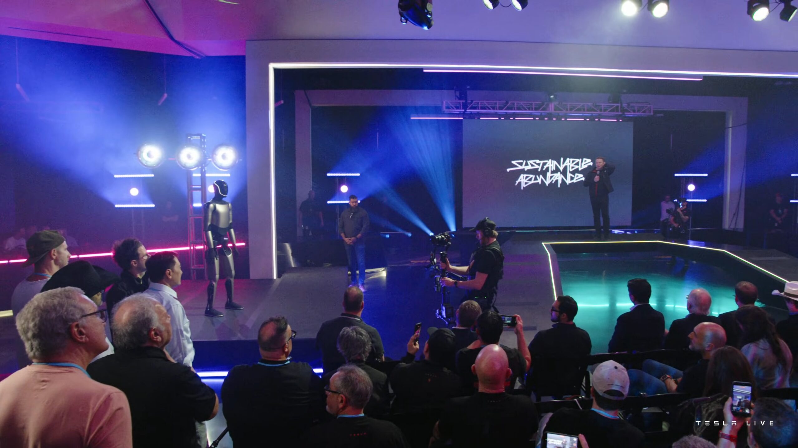 Lors de la réunion des actionnaires le 16 mars 2026, juste après la validation de sa rémunération de tous les records, le CEO de Tesla annonce vouloir bâtir une « gigantesque » usine de semi-conducteurs pour alimenter ses ambitions en IA et robotique. ©AFP