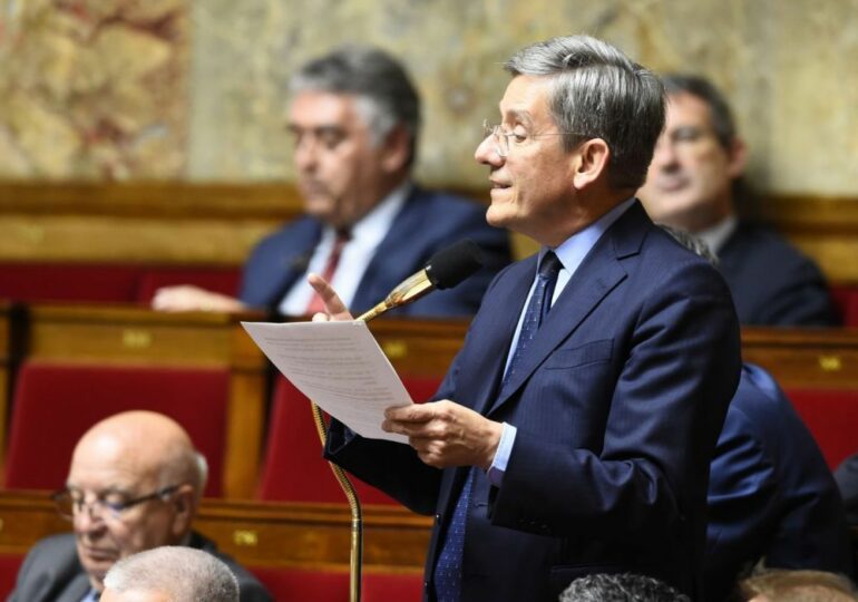 "Ce gouvernement finira par être renversé" - Charles de Courson, député en charge du groupe LIOT (outre-mer) et à l'origine de la proposition de loi pour abroger le nouvel âge de retraite, 64 ans.