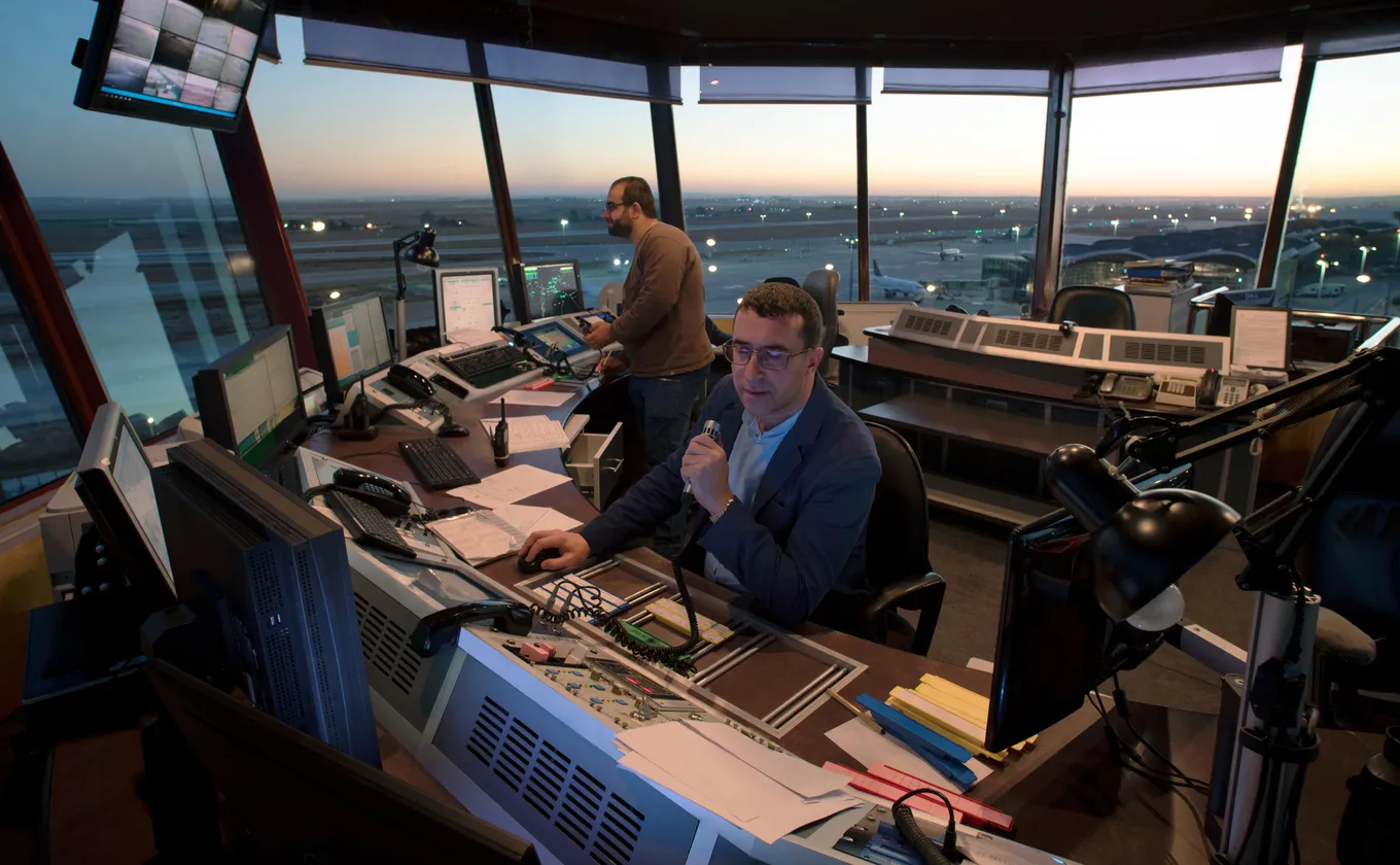 Image d'illustration d'une tour de contrôle en France - Le deuxième syndicat des contrôleurs aériens, l’UNSA-ICNA, a appelé à la grève les 3 et 4 juillet 2025, suivi de l’UNSA-CGT. ©Stockadobe