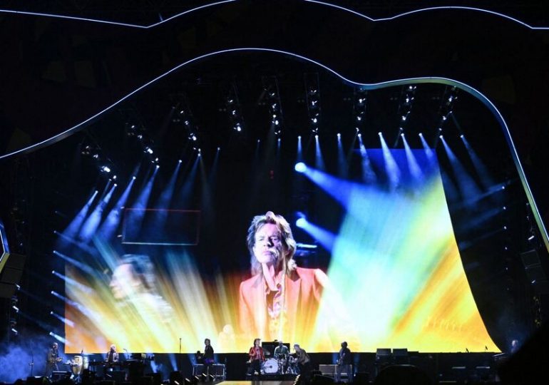 Rolling stones : The show must go on