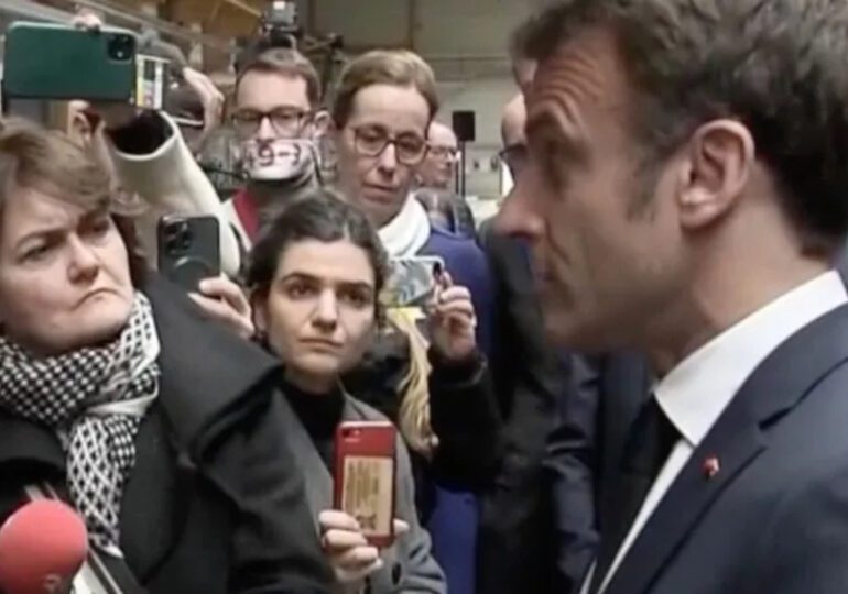 "Ce n'est pas des casseroles qui feront avancer la France" - Emmanuel Macron alors qu'il se faisait huer par des Français lors d'un déplacement en Alsace ce mercredi 19 avril 2023