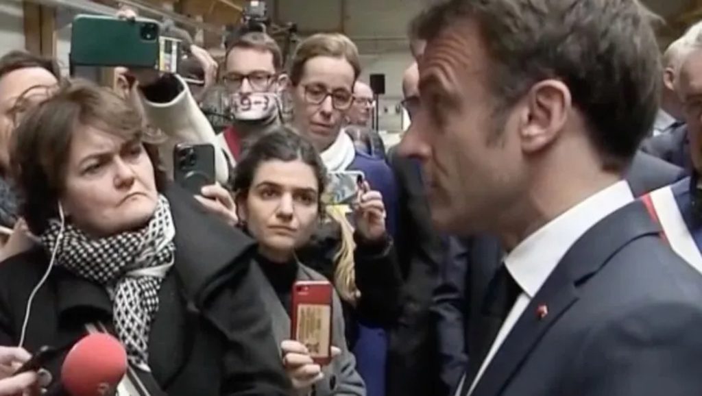 « Ce n’est pas des casseroles qui feront avancer la France » – Emmanuel Macron alors qu’il se faisait huer par des Français lors d’un déplacement en Alsace ce mercredi 19 avril 2023