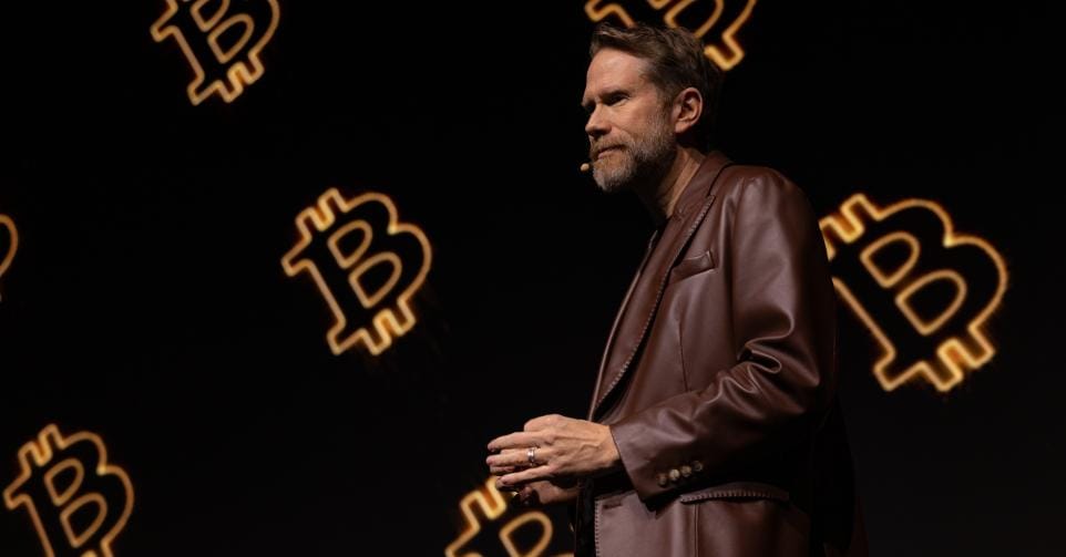 L’entrepreneur Éric Larchevêque, cofondateur de Ledger, a officiellement lancé The Bitcoin Society, le 25 novembre 2025. Un projet hybride mêlant trésorerie en Bitcoin, réseau d’entrepreneurs et club premium. ©AFP