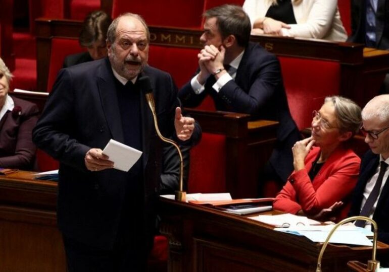 "Ce comportement n'a pas sa place dans l'hémicycle" - Un recadrage en règle pour Éric Dupond-Moretti. Élisabeth Borne a fait savoir à son ministre la Justice par téléphone son vif mécontentement après qu'il a effectué 2 bras d'honneur à l'Assemblée nationale ce mardi. -