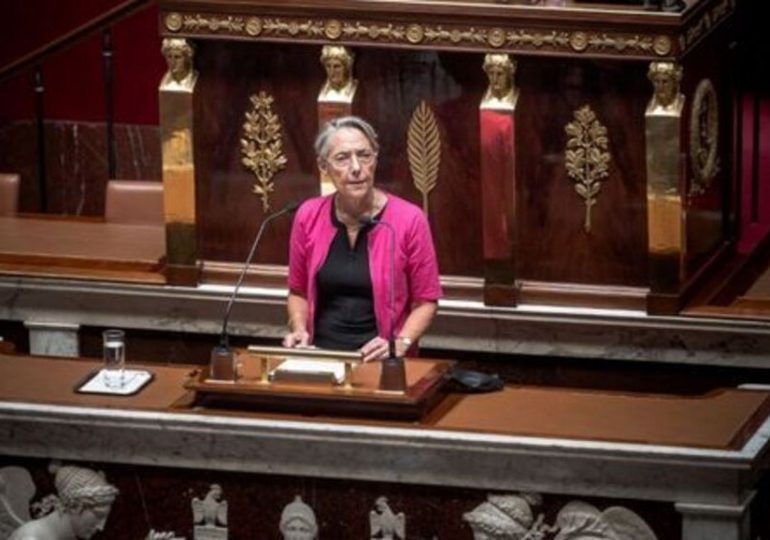 La motion de censure contre le gouvernement oblige les députés à prendre position