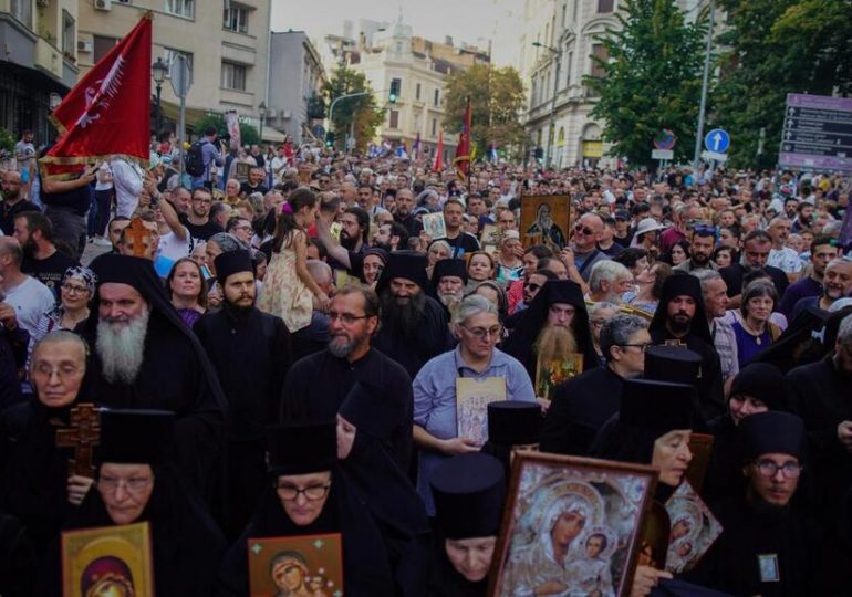 Des milliers de manifestants à Belgrade contre l’EuroPride