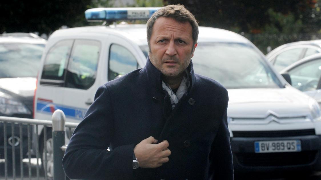 « On est en France, on est en 2023, j’habite Paris, et j’ai des agents qui protègent ma famille et moi-même parce que je suis juif. C’est lunaire non? C’est complètement lunaire. On marche sur la tête. Comment j’explique ça à mes enfants ? » – Arthur annonçant qu’il doit être mis sous protection policière suite à des menaces liées au conflit israélo-palestinien.