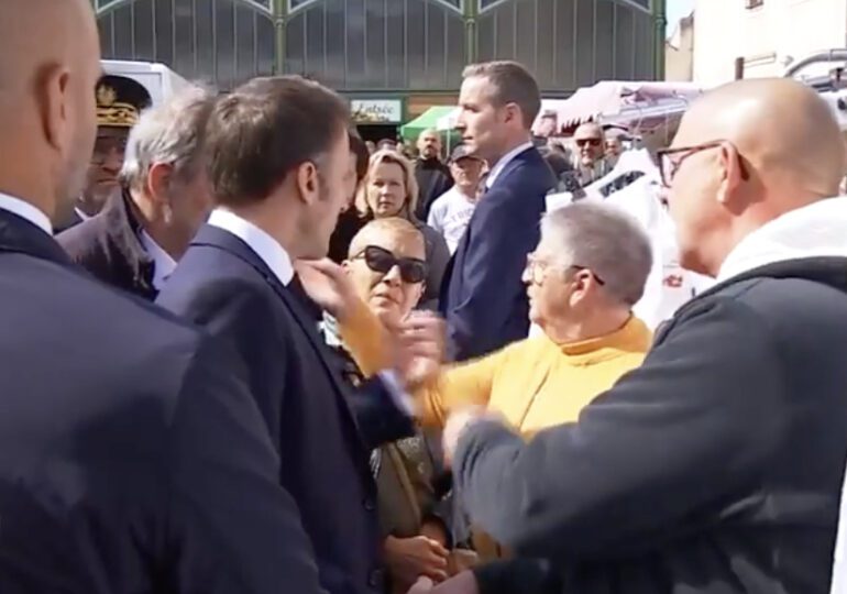 "Ah p**ain, je voudrais que ça aille plus vite aussi, moi!", lâche le président de la République interrogé sur le rythme des réformes en France .