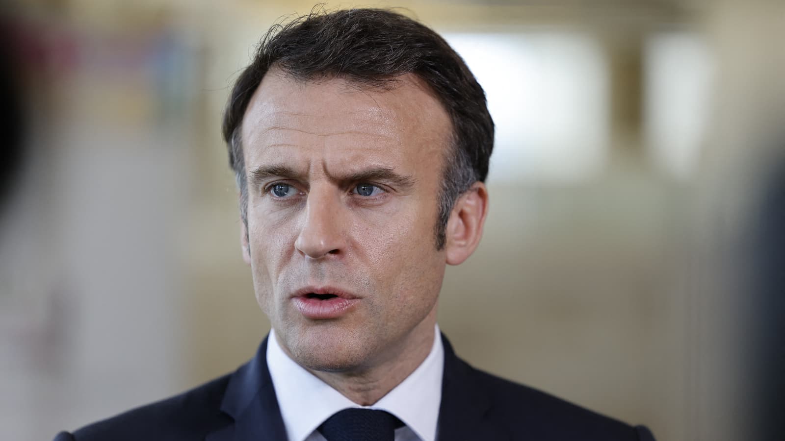 Le président de la République a appelé son gouvernement à endiguer le « processus de décivilisation » de la société après les actes violents qui ont visé des élus et des agents de la fonction publique ces dernières semaines.