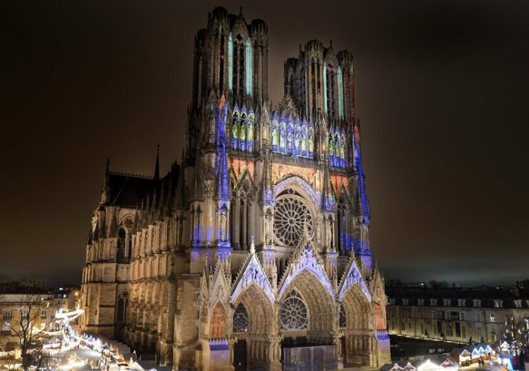 La France s’illumine pour les Fêtes de fin d’année ! Les 5 spectacles à ne pas louper 