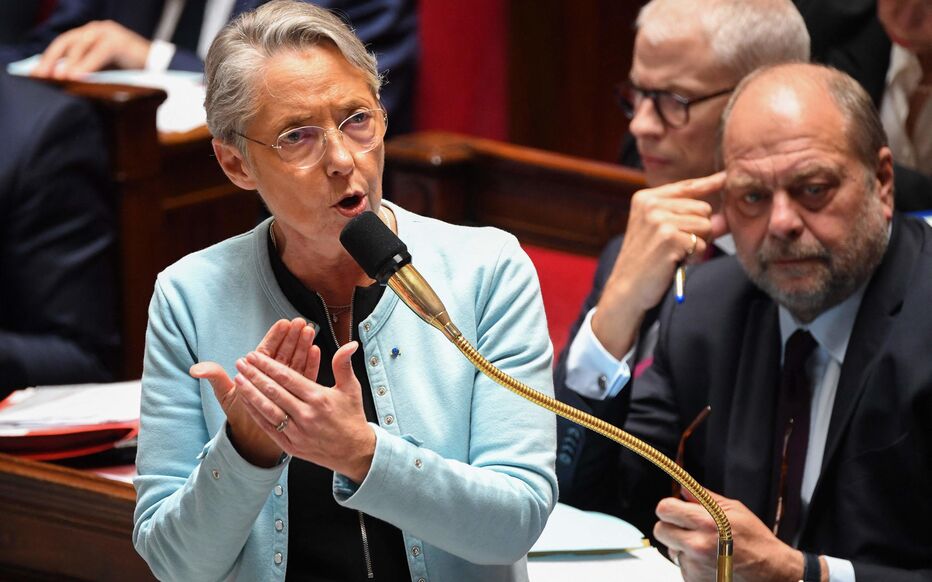 « Cette violence est intolérable et nous devons tous, responsables publiques, la condamner avec la plus grande fermeté », a avancé Élisabeth Borne dans l’hémicycle ce mardi 02 mai en réaction aux évènements violents du 1er mai.
