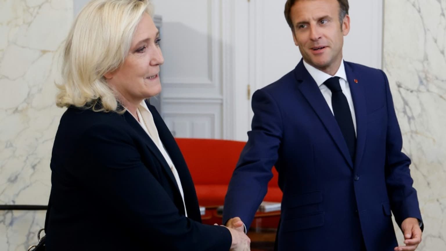 Si le premier tour de la présidentielle avait lieu aujourd&rsquo;hui avec les mêmes candidats qu’en 2022, Marine Le Pen arriverait nettement en tête (31%) devant Emmanuel Macron (23%) et Jean-Luc Mélenchon (18.5%) selon une étude Elabe publiée ce mercredi 05 avril 2023