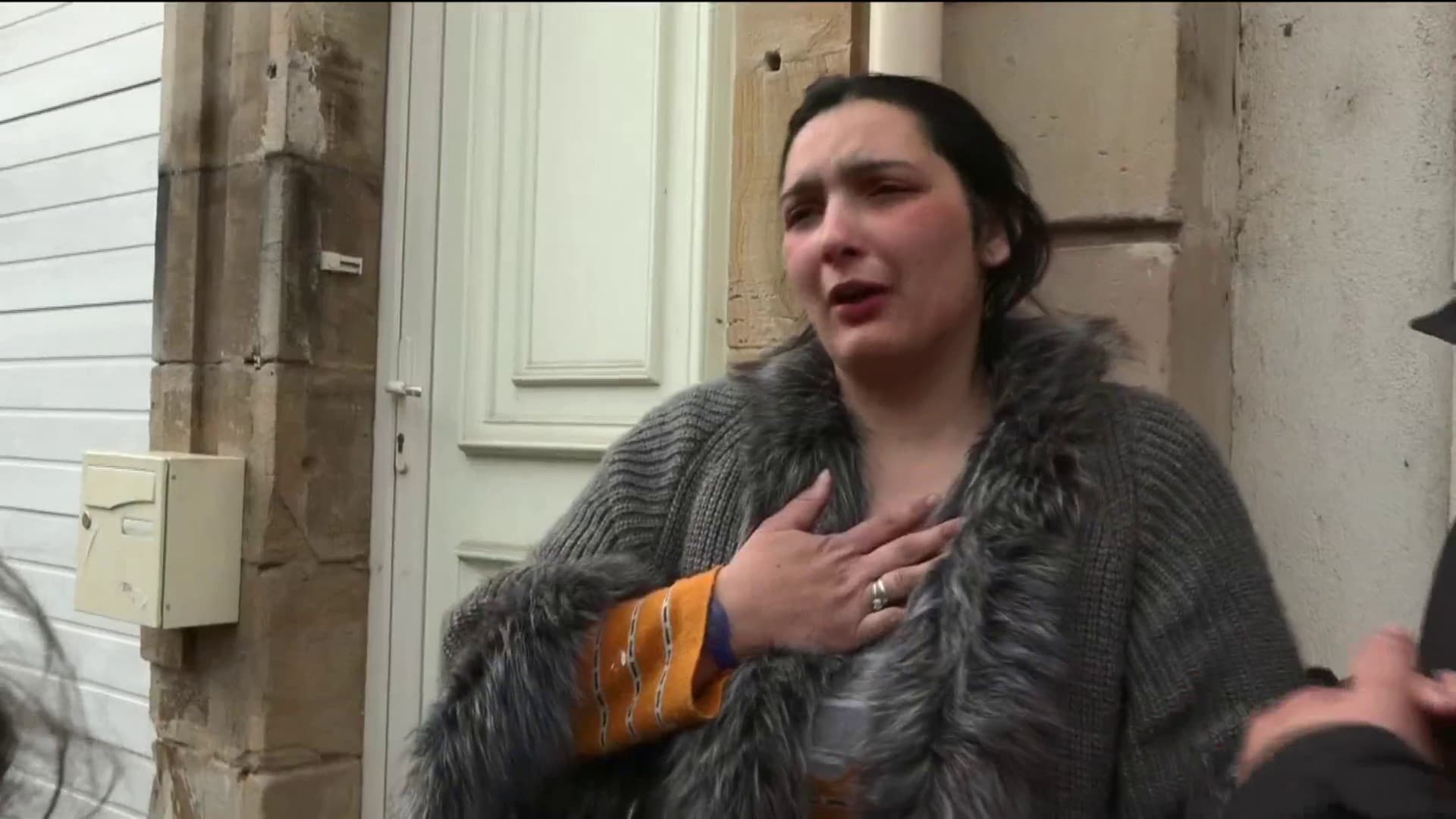 « Je suis détruite », a déclaré mercredi matin la mère de l’enfant de cinq ans dont le corps sans vie a été découvert la veille dans un sac dans un appartement de Rambervillers, dans les Vosges.