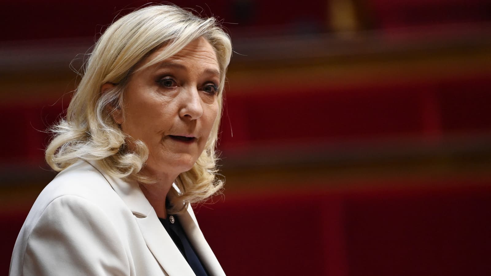 Marine Le Pen, sur Cnews, a dénoncé une «négation» du racisme anti-blanc en France. «Il existe chez un certain nombre de personnes une haine qu’il expriment, une volonté de discriminer, de développer la haine à l’égard de telle religion, de telle couleur de peau. Ça existe et il faut en tenir compte», a-t-elle conclu.