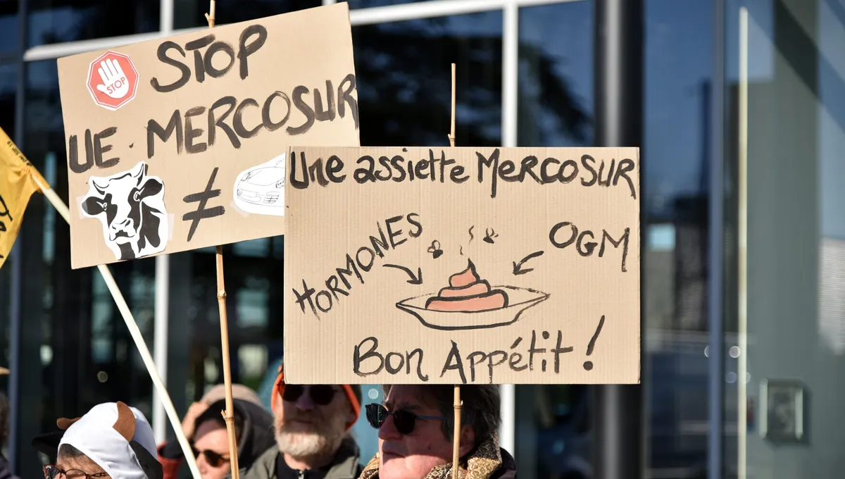 Manifestation contre l'accord UE-Mercosur à Agen, le 15 novembre 2024. © Maxppp - VALENTIN VIE/PHOTOPQR/LA DEPECHE DU MIDI