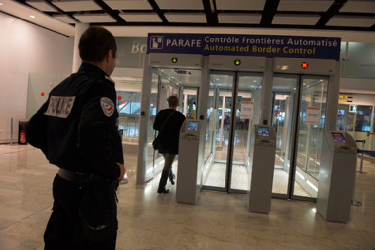 Poste frontière à CDG-Roissy ©Ministère de l'Intérieur