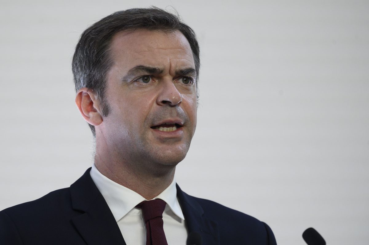 « Ça a été une nuit violente dans beaucoup de villes de pays avec des symboles de la République qui ont été attaqués, parfois d&rsquo;ailleurs de manière organisée, presque coordonnée » – Olivier Veran, porte-parole du gouvernement revenant sur les incidents suite au décès de Nahel, tué par un policier.